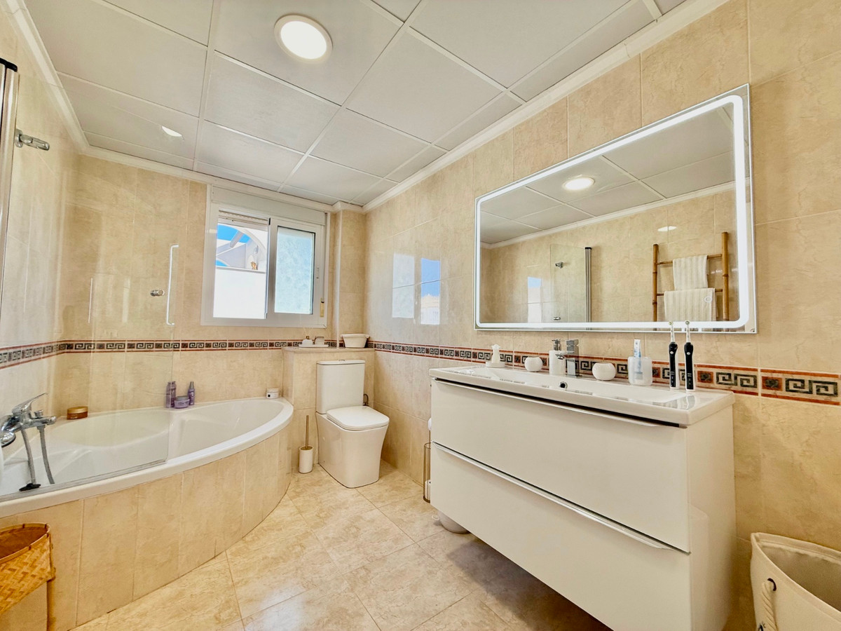 Se vende Pareada de 3 dormitorios en Costa Blanca, Alicante, España