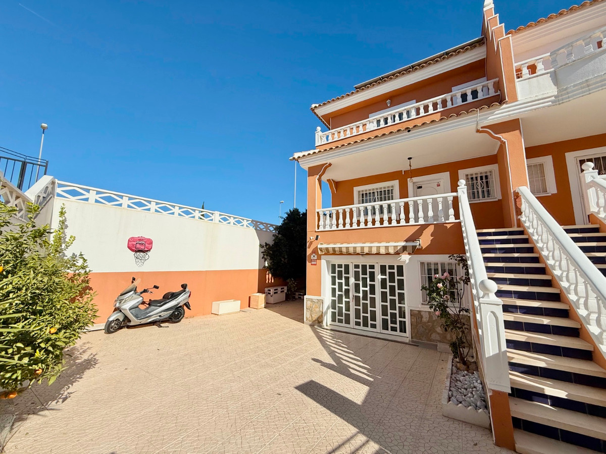 Se vende Pareada de 3 dormitorios en Costa Blanca, Alicante, España