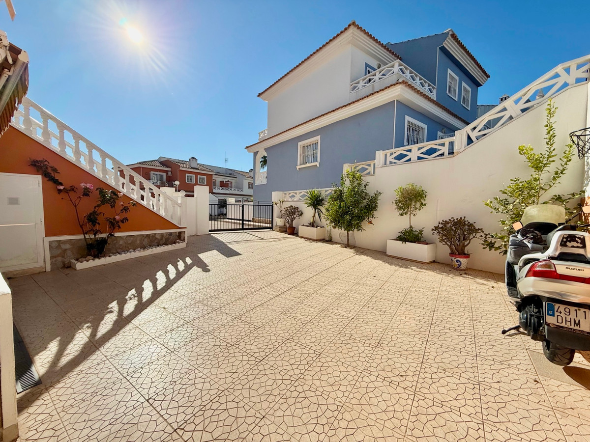 Se vende Pareada de 3 dormitorios en Costa Blanca, Alicante, España