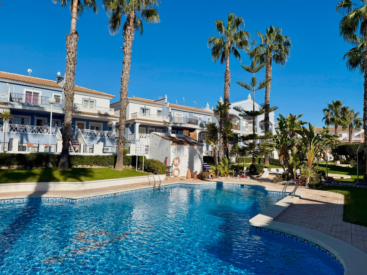 Se vende Pareada de 3 dormitorios en Costa Blanca, Alicante, España