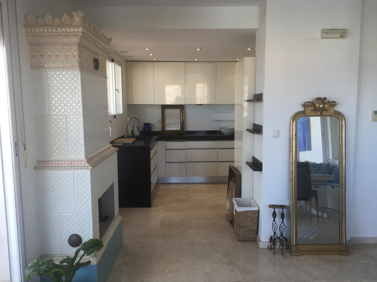 3 Bed Apartment for sale in San Pedro De Alcántara Costa Del Sol, Málaga, Spain