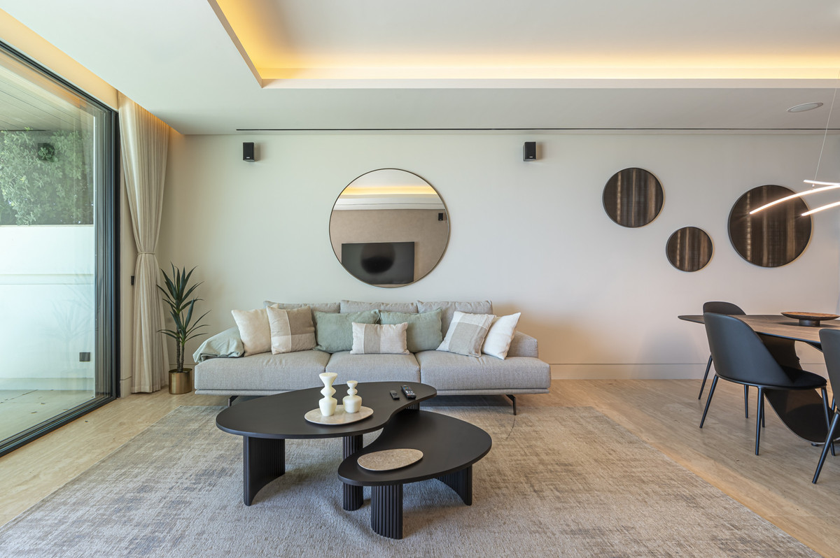 2 Bed Apartment for sale in Estepona Costa Del Sol, Málaga, Spain