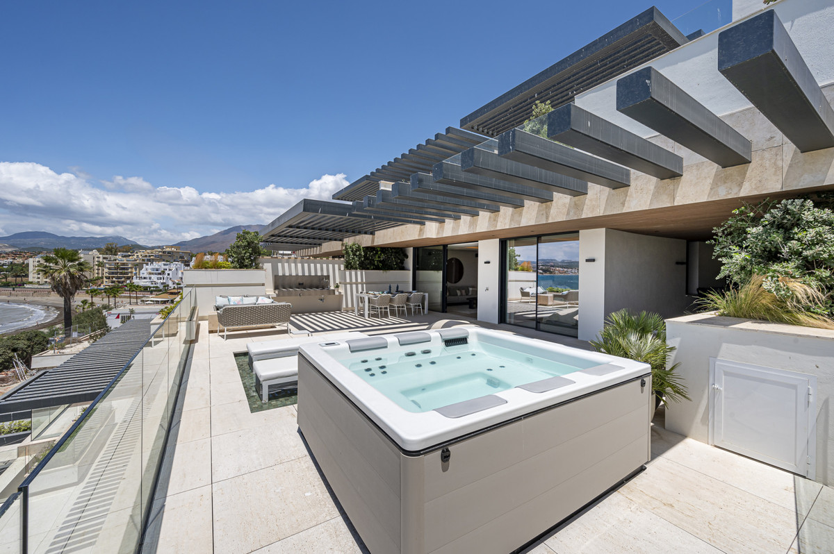 2 Bed Apartment for sale in Estepona Costa Del Sol, Málaga, Spain