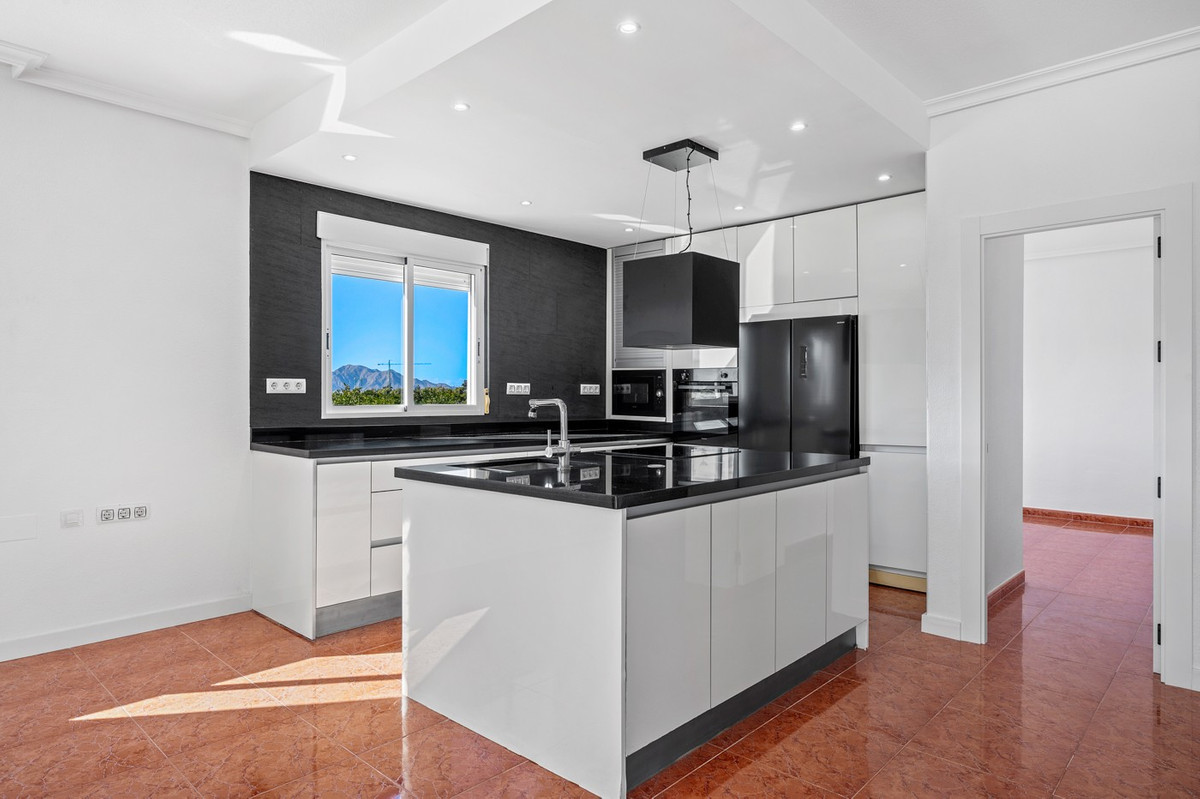 Se vende Villa - Chalet de 4 dormitorios en Costa Blanca, Alicante, España