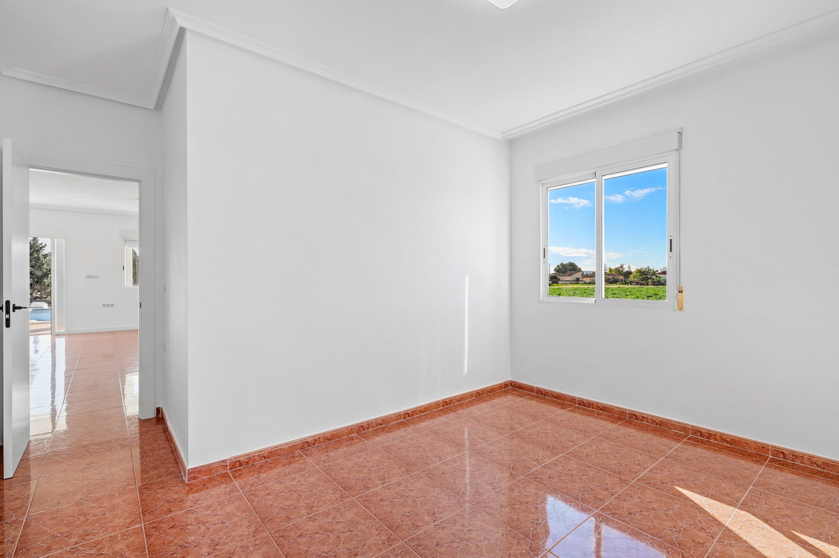 Se vende Villa - Chalet de 4 dormitorios en Costa Blanca, Alicante, España
