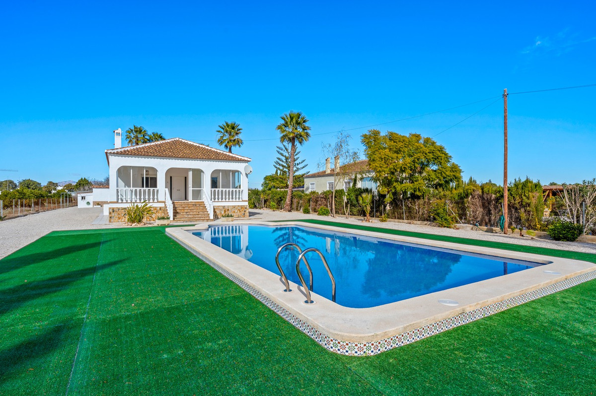 Se vende Villa - Chalet de 4 dormitorios en Costa Blanca, Alicante, España