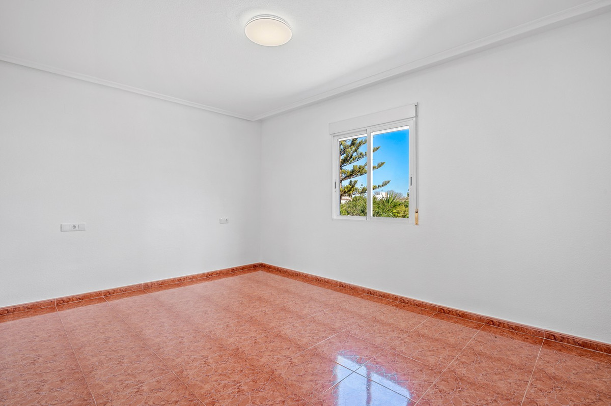 Se vende Villa - Chalet de 4 dormitorios en Costa Blanca, Alicante, España