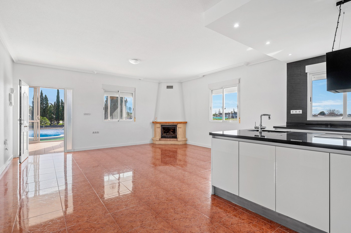 Se vende Villa - Chalet de 4 dormitorios en Costa Blanca, Alicante, España