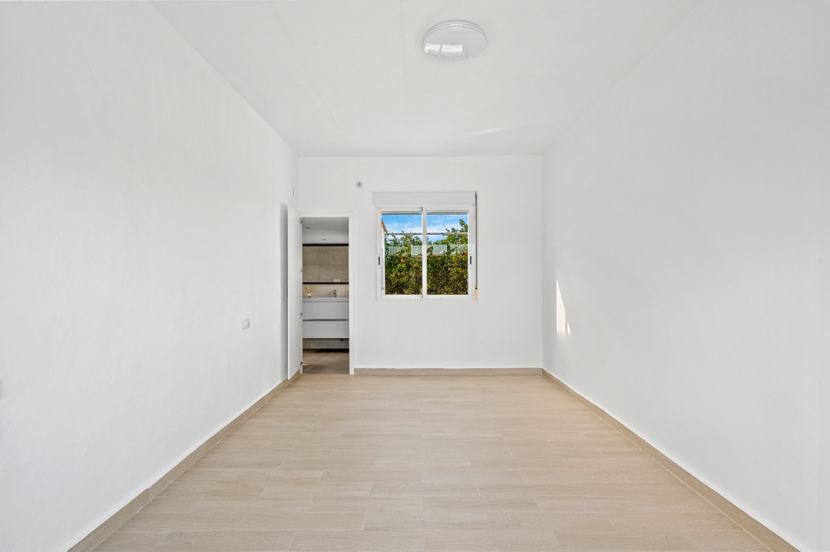 Se vende Villa - Chalet de 4 dormitorios en Costa Blanca, Alicante, España