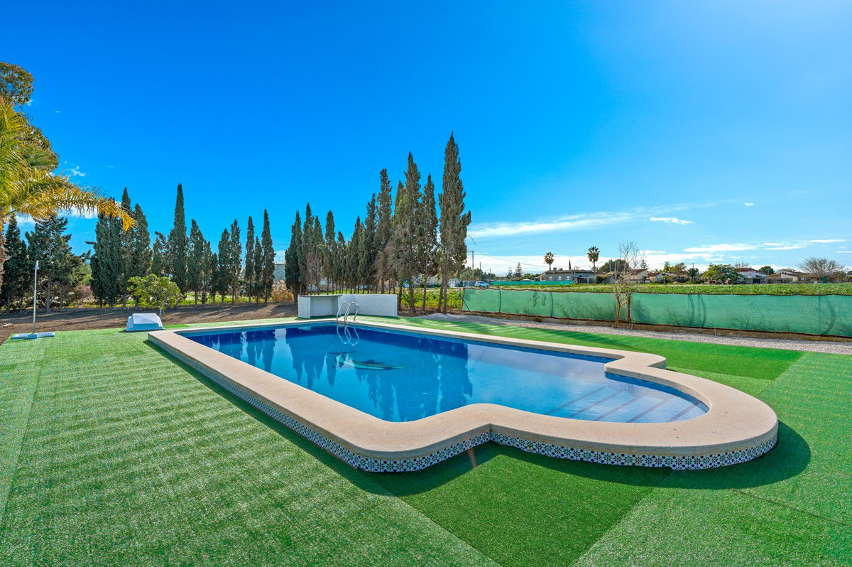 Se vende Villa - Chalet de 4 dormitorios en Costa Blanca, Alicante, España