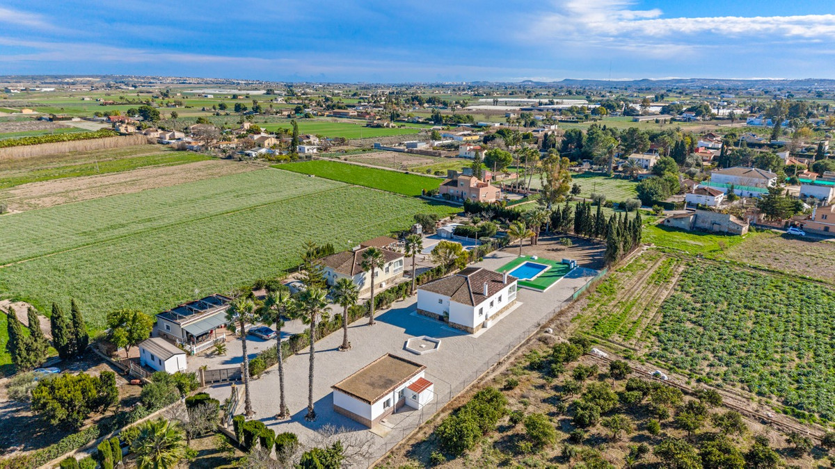 Se vende Villa - Chalet de 4 dormitorios en Costa Blanca, Alicante, España