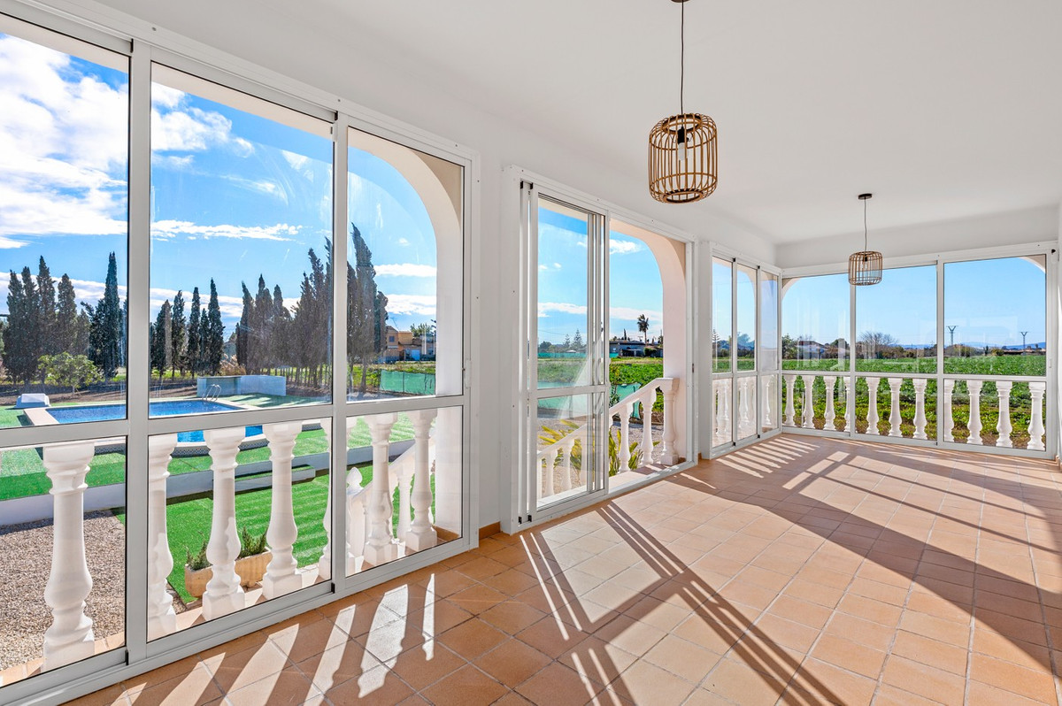 Se vende Villa - Chalet de 4 dormitorios en Costa Blanca, Alicante, España