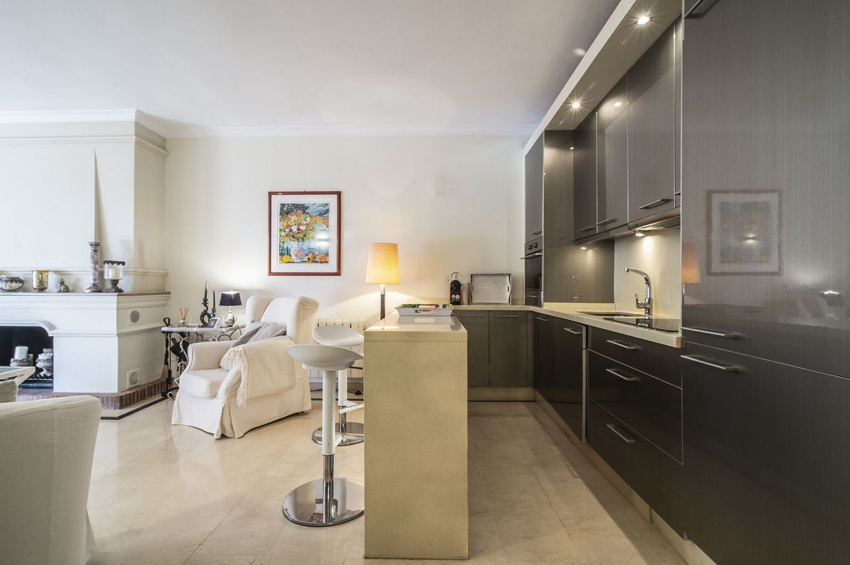 3 Bed Apartment for sale in Nueva Andalucía Costa Del Sol, Málaga, Spain