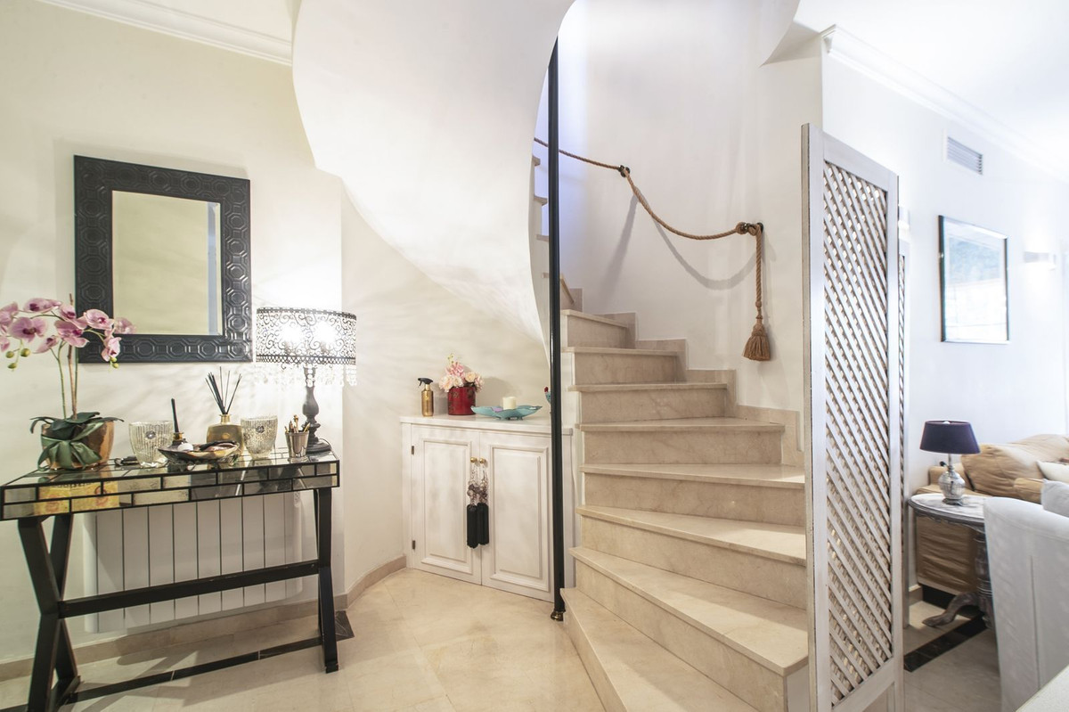 3 Bed Apartment for sale in Nueva Andalucía Costa Del Sol, Málaga, Spain