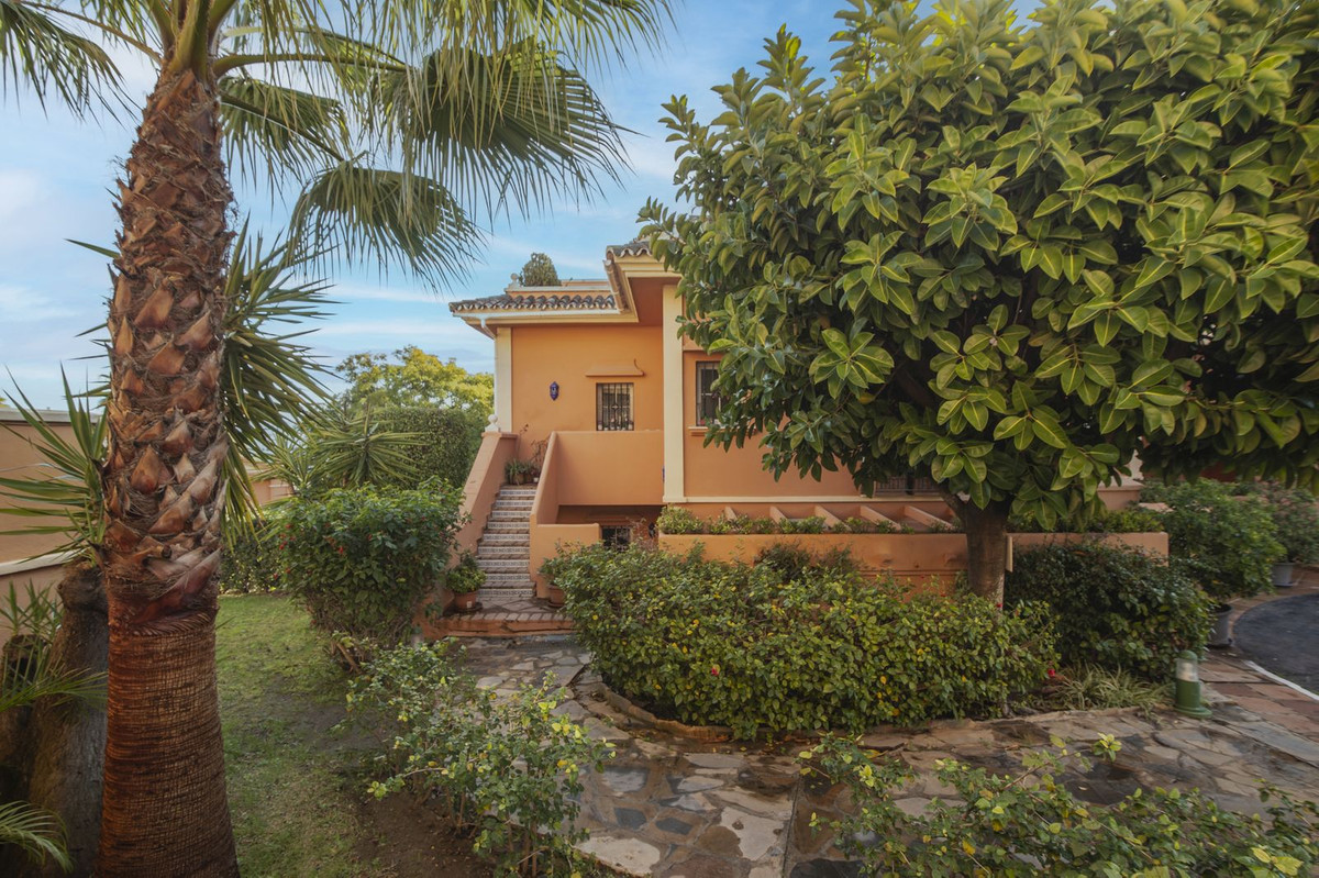 3 Bed Apartment for sale in Nueva Andalucía Costa Del Sol, Málaga, Spain