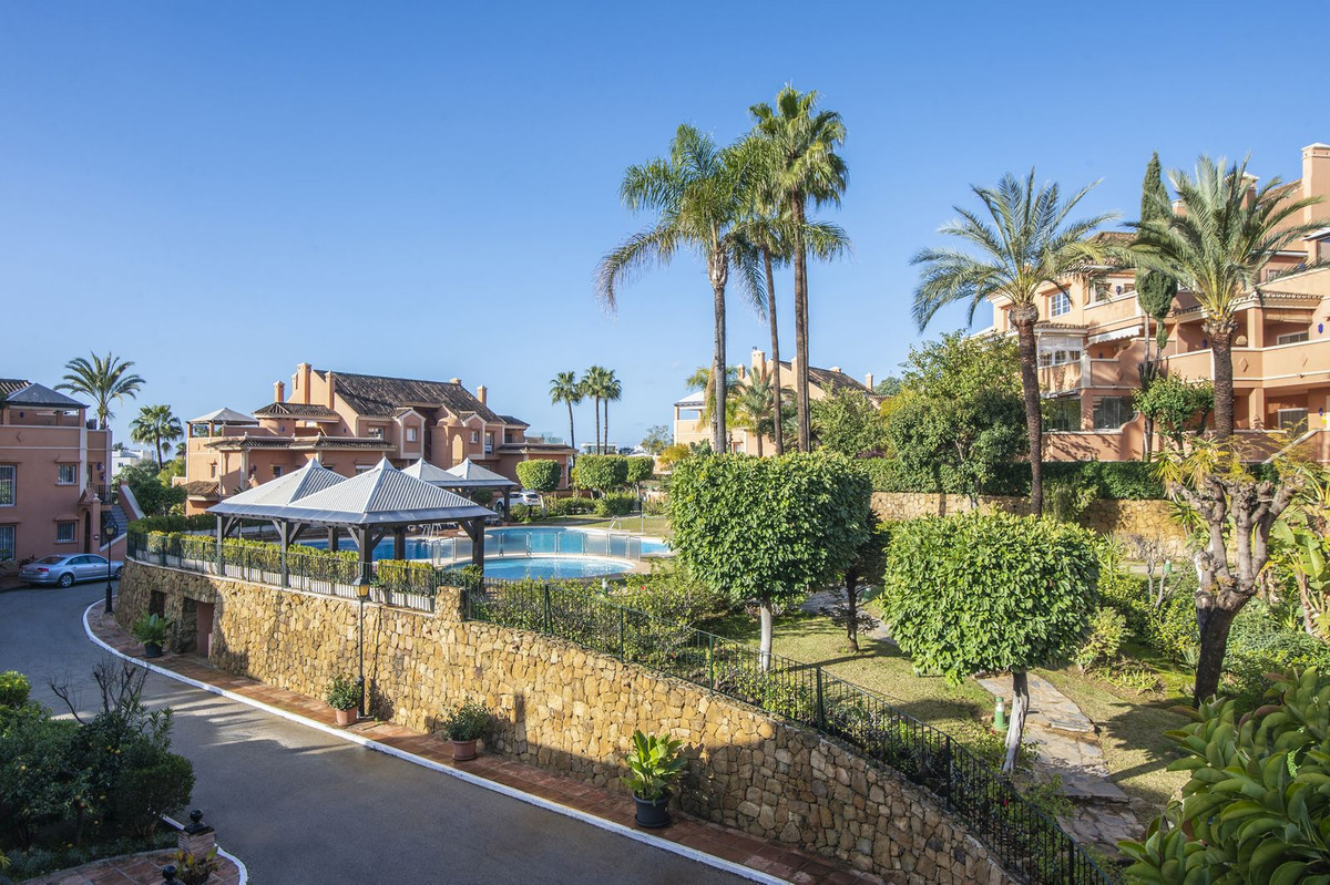 3 Bed Apartment for sale in Nueva Andalucía Costa Del Sol, Málaga, Spain
