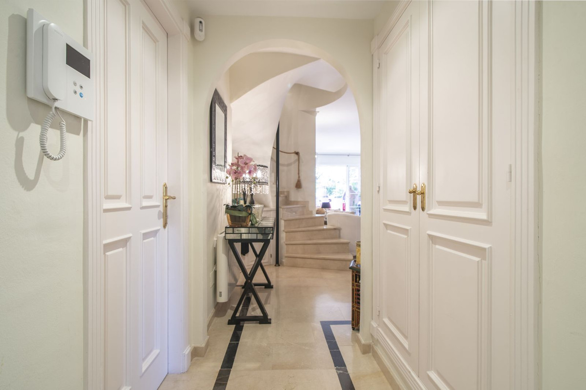 3 Bed Apartment for sale in Nueva Andalucía Costa Del Sol, Málaga, Spain