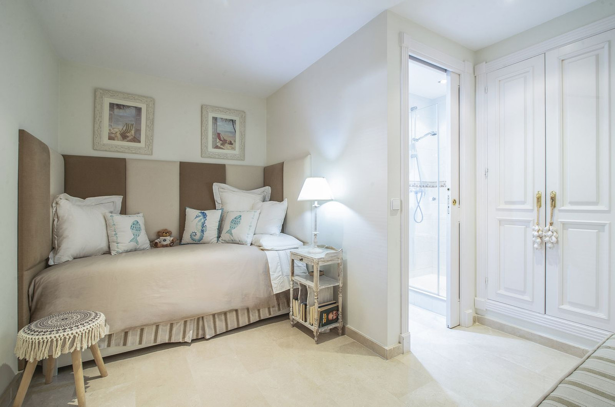3 Bed Apartment for sale in Nueva Andalucía Costa Del Sol, Málaga, Spain
