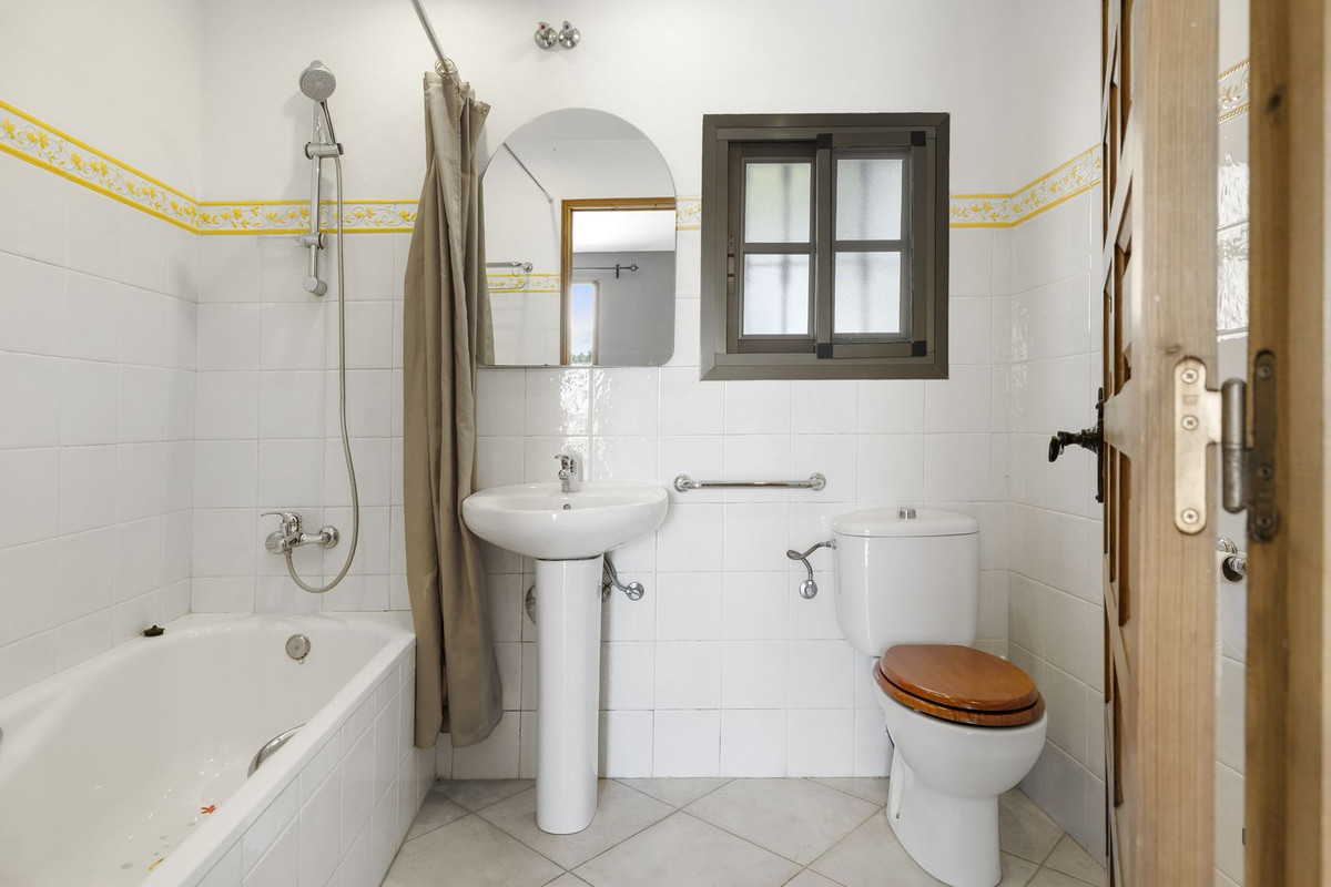 Se vende Villa - Chalet de 4 dormitorios en Costa Del Sol, Málaga, España