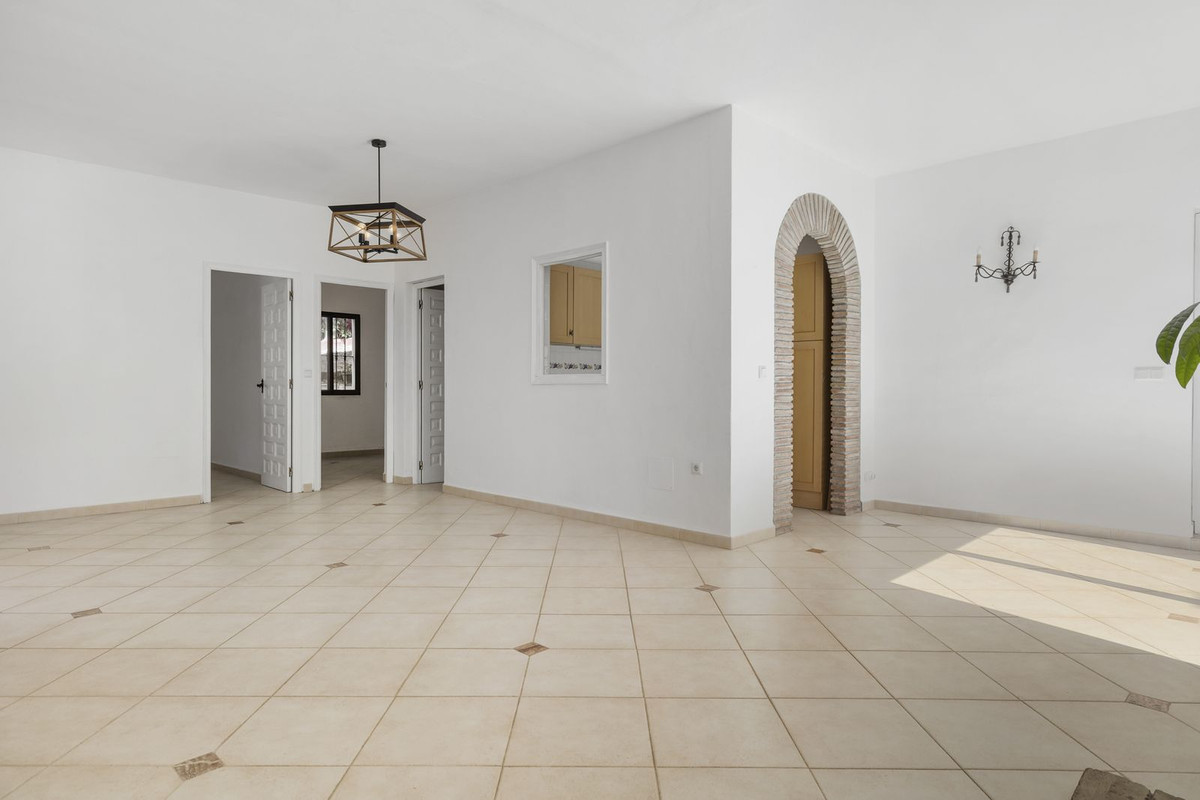 Se vende Villa - Chalet de 4 dormitorios en Costa Del Sol, Málaga, España