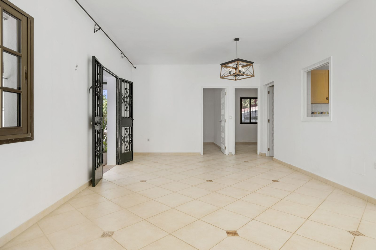 Se vende Villa - Chalet de 4 dormitorios en Costa Del Sol, Málaga, España