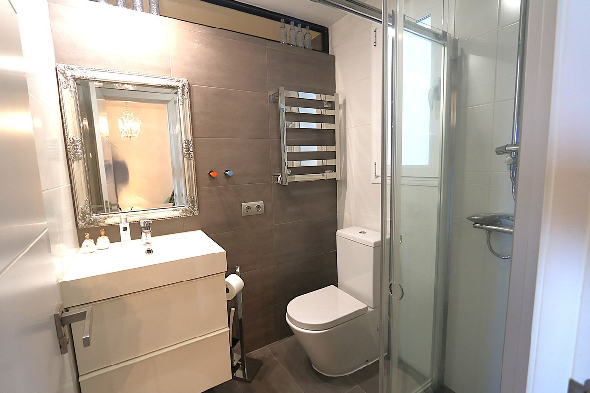 3 Bed Apartment for sale in Fuengirola Costa Del Sol, Málaga, Spain