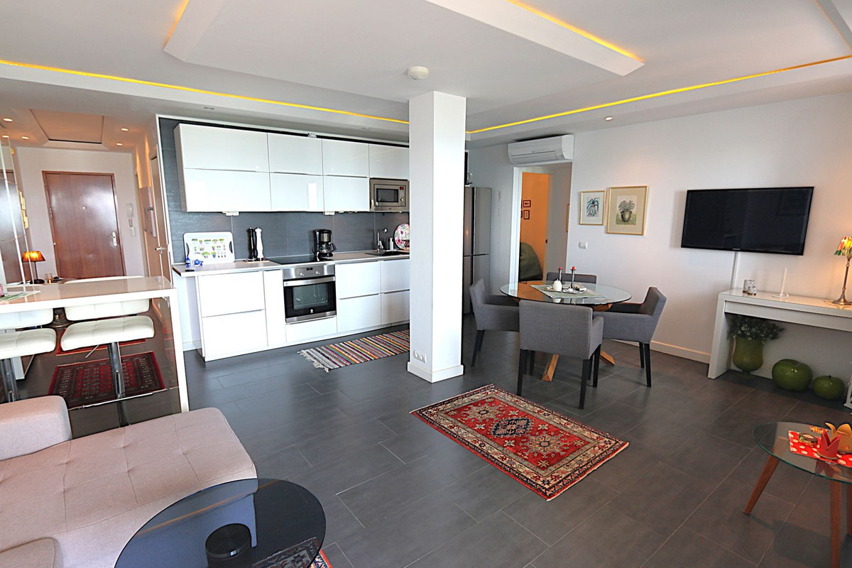 3 Bed Apartment for sale in Fuengirola Costa Del Sol, Málaga, Spain