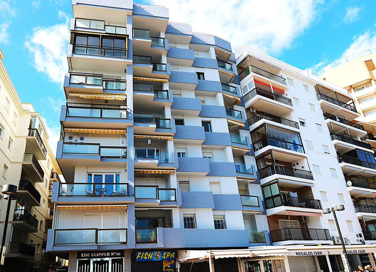 3 Bed Apartment for sale in Fuengirola Costa Del Sol, Málaga, Spain