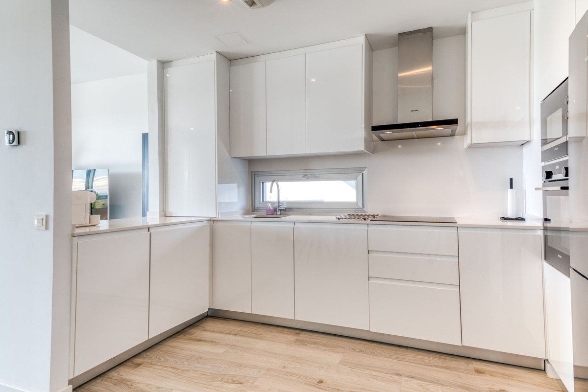 3 Bed Apartment for sale in Estepona Costa Del Sol, Málaga, Spain