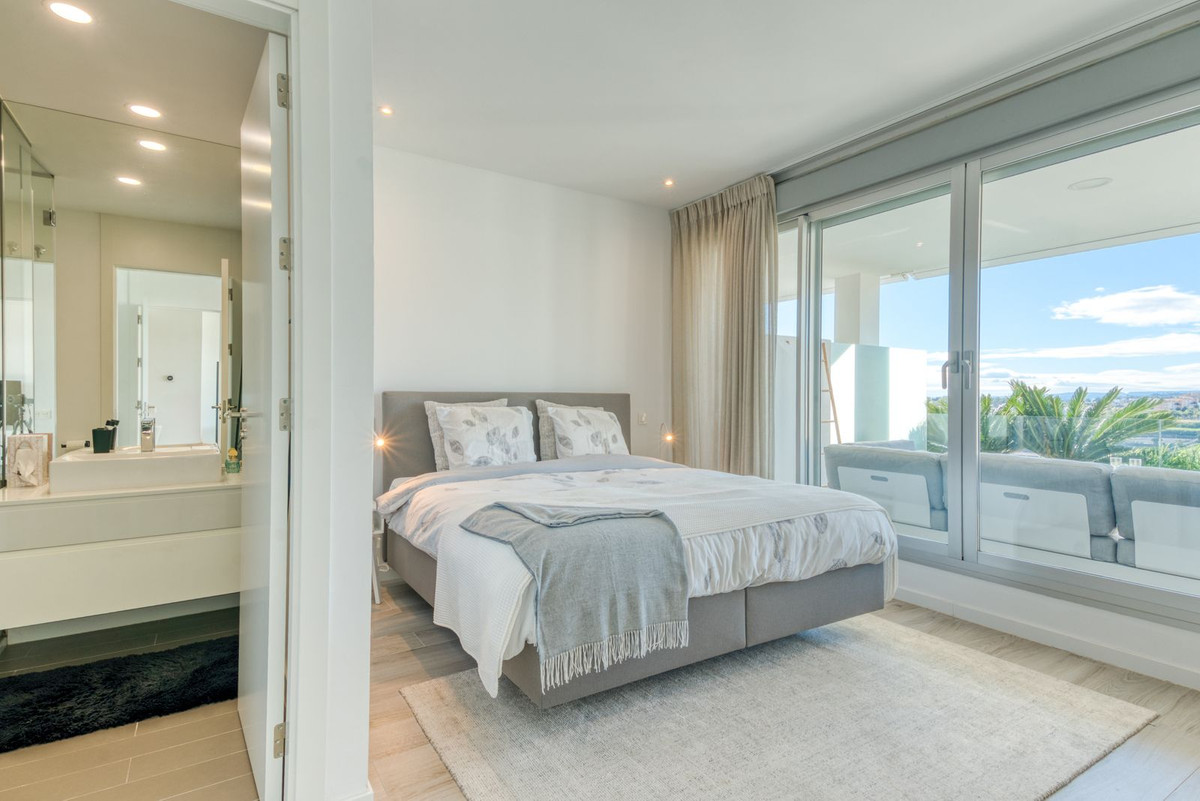 3 Bed Apartment for sale in Estepona Costa Del Sol, Málaga, Spain