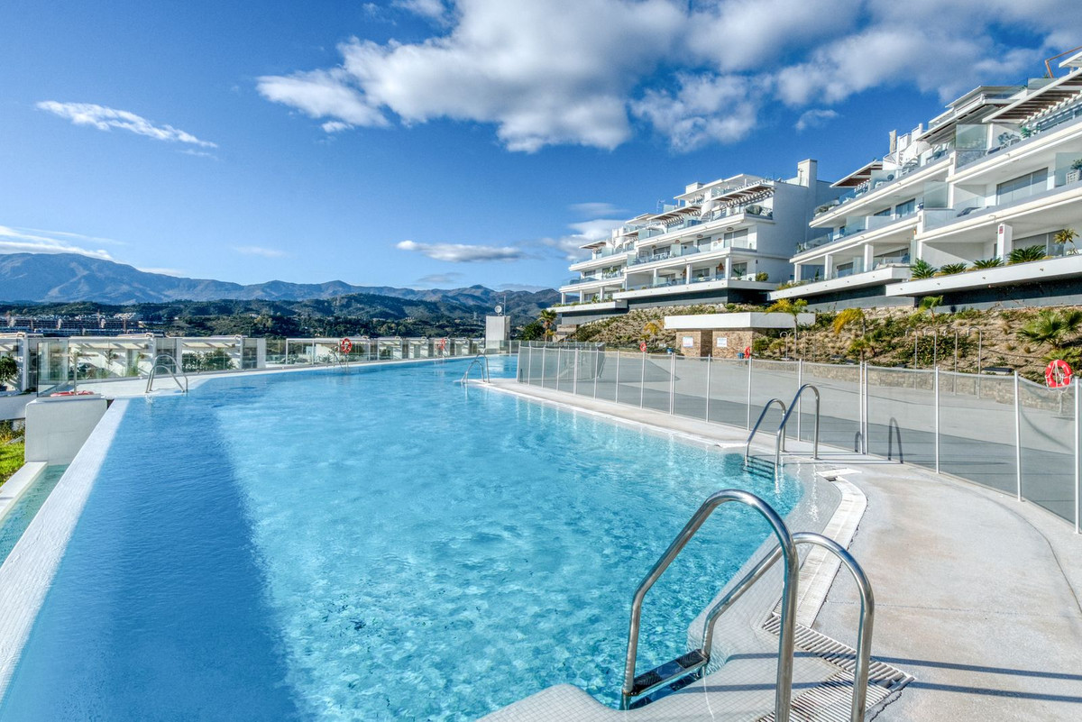 3 Bed Apartment for sale in Estepona Costa Del Sol, Málaga, Spain