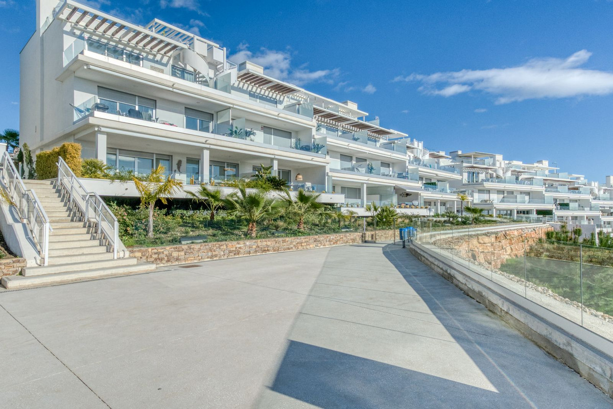 3 Bed Apartment for sale in Estepona Costa Del Sol, Málaga, Spain