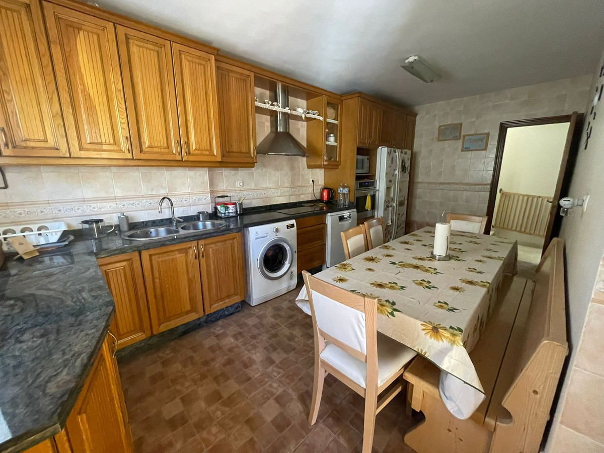 6 Bed Townhouse for sale in Alhaurín De La Torre Costa Del Sol, Málaga, Spain