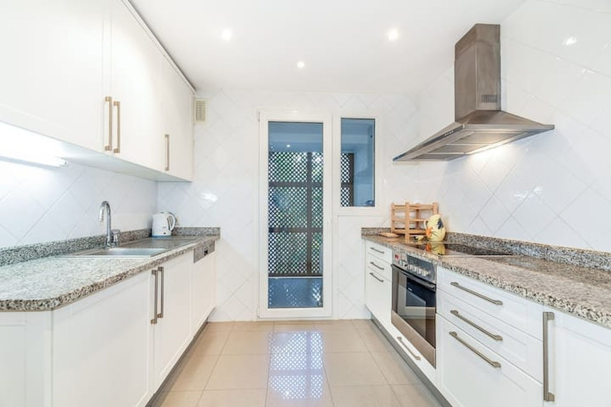 Se vende Apartamento Planta Media de 3 dormitorios en Costa Del Sol, Málaga, España