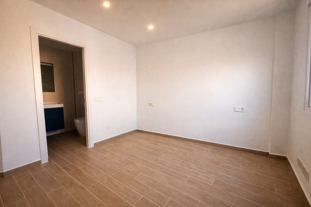 Se vende Apartamento Planta Media de 3 dormitorios en Costa Del Sol, Málaga, España