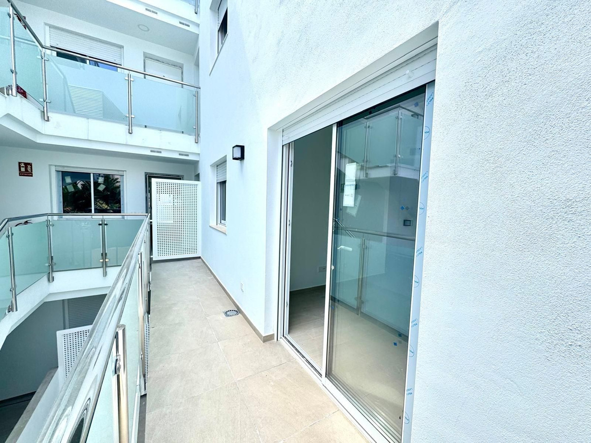 Se vende Apartamento Planta Media de 3 dormitorios en Costa Del Sol, Málaga, España