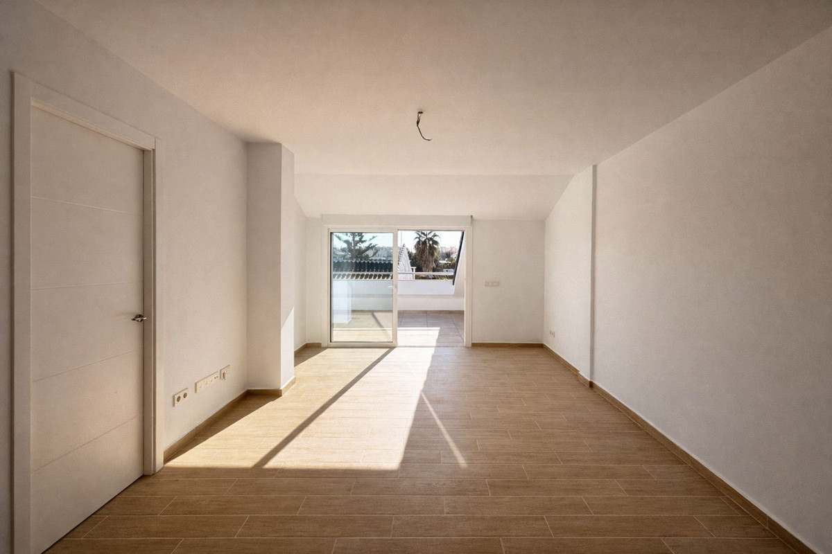 Se vende Apartamento Planta Media de 3 dormitorios en Costa Del Sol, Málaga, España