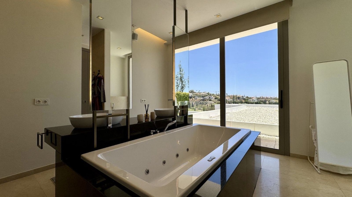 Se vende Villa - Chalet de 6 dormitorios en Costa Del Sol, Málaga, España