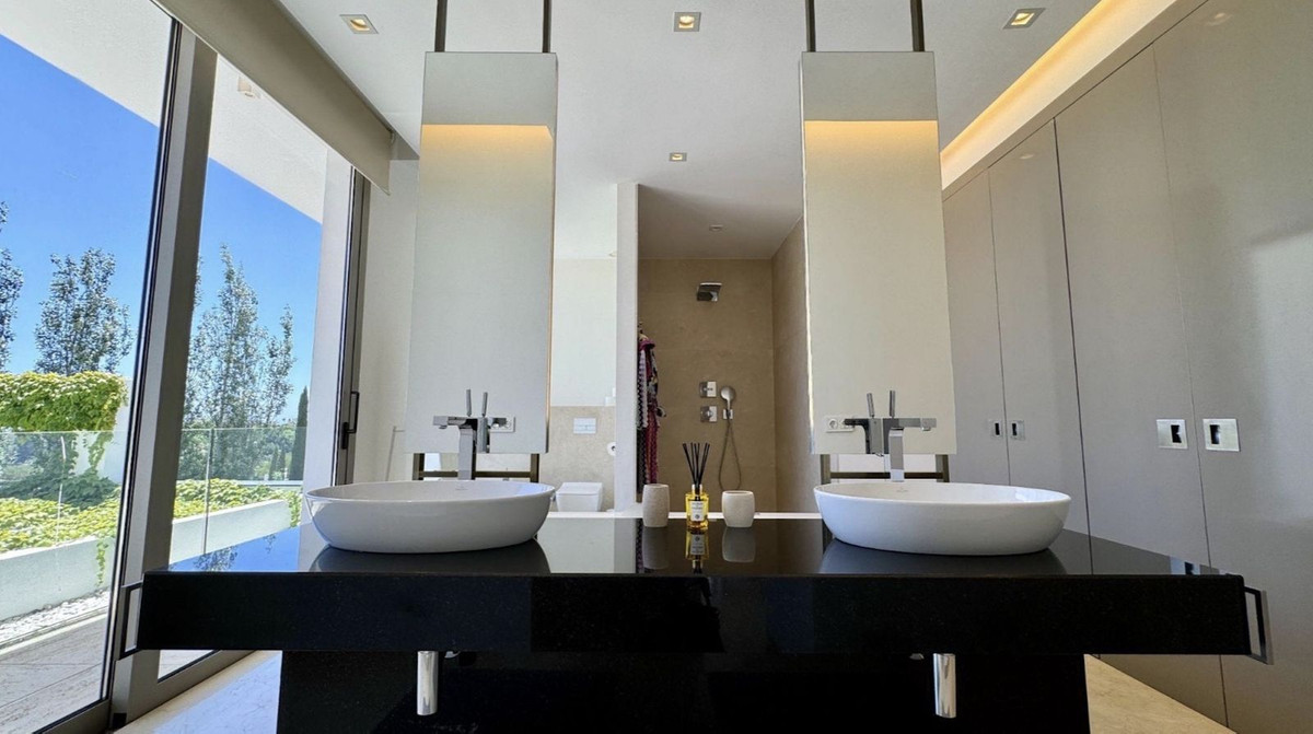 Se vende Villa - Chalet de 6 dormitorios en Costa Del Sol, Málaga, España