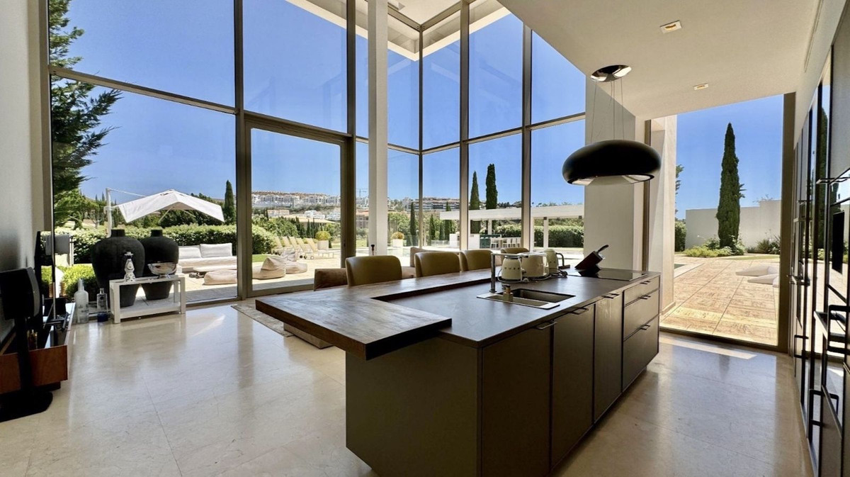 Se vende Villa - Chalet de 6 dormitorios en Costa Del Sol, Málaga, España
