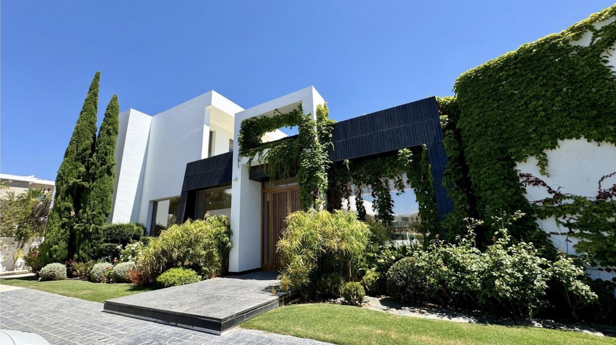 Se vende Villa - Chalet de 6 dormitorios en Costa Del Sol, Málaga, España