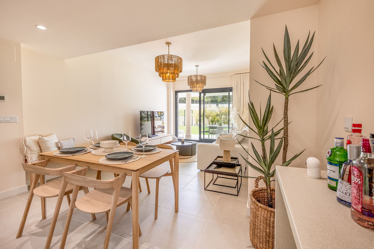 Se vende Apartamento Planta Baja de 2 dormitorios en Costa Del Sol, Málaga, España