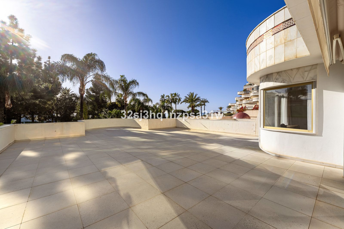 3 Bed Apartment for sale in Marbella Costa Del Sol, Málaga, Spain