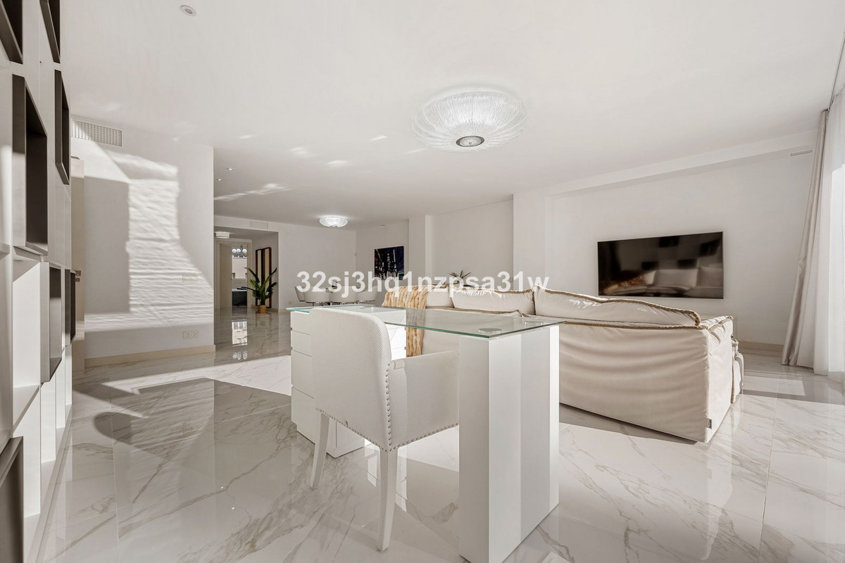 3 Bed Apartment for sale in Marbella Costa Del Sol, Málaga, Spain