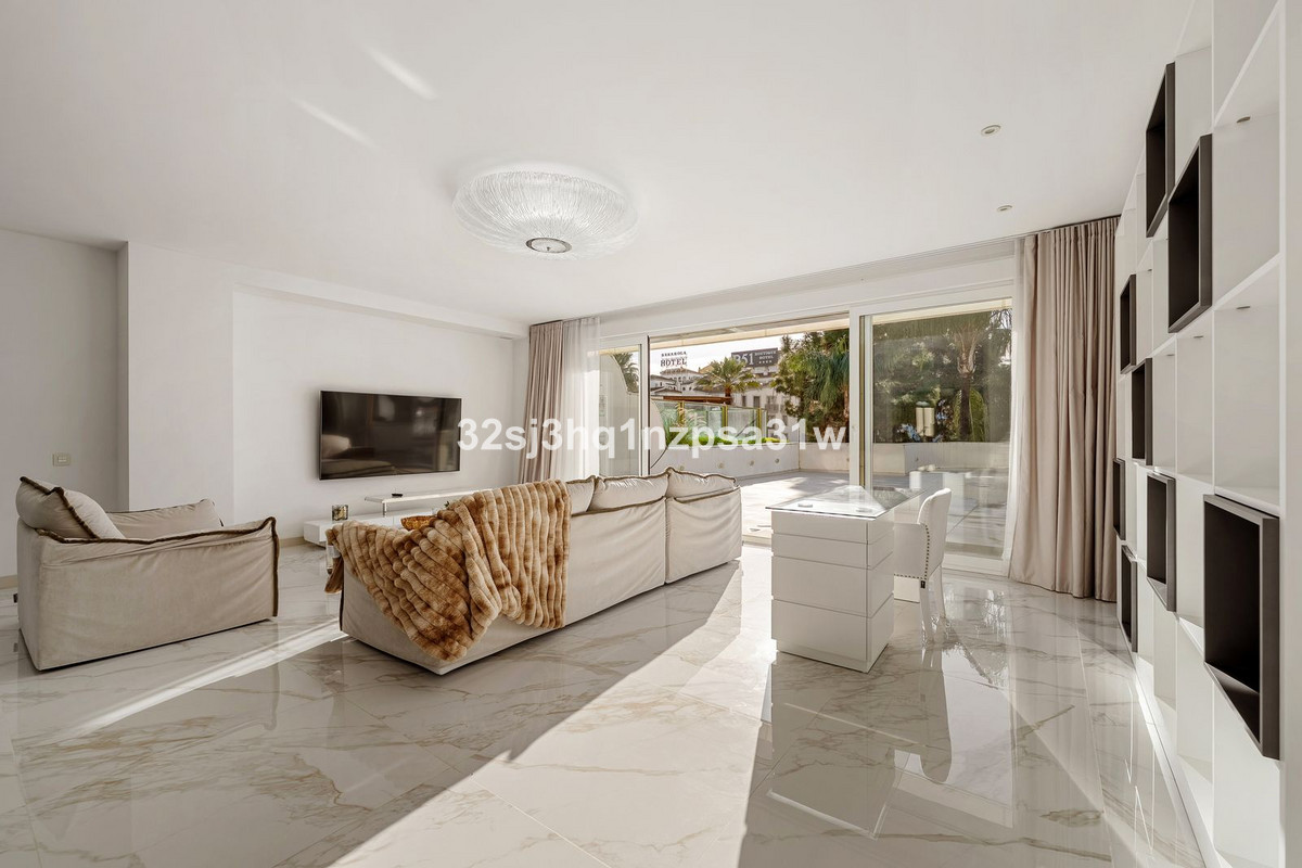 3 Bed Apartment for sale in Marbella Costa Del Sol, Málaga, Spain