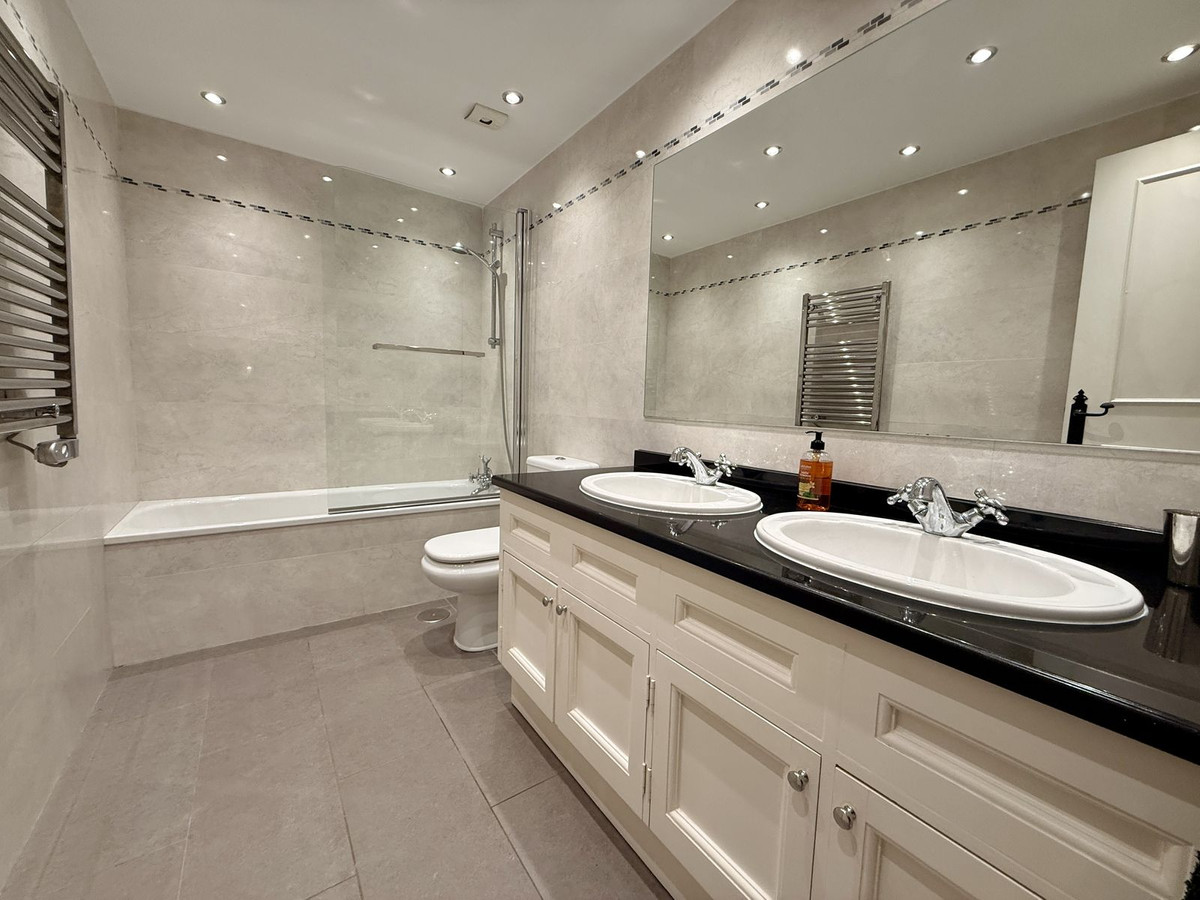 2 Bed Apartment for sale in The Golden Mile Costa Del Sol, Málaga, Spain
