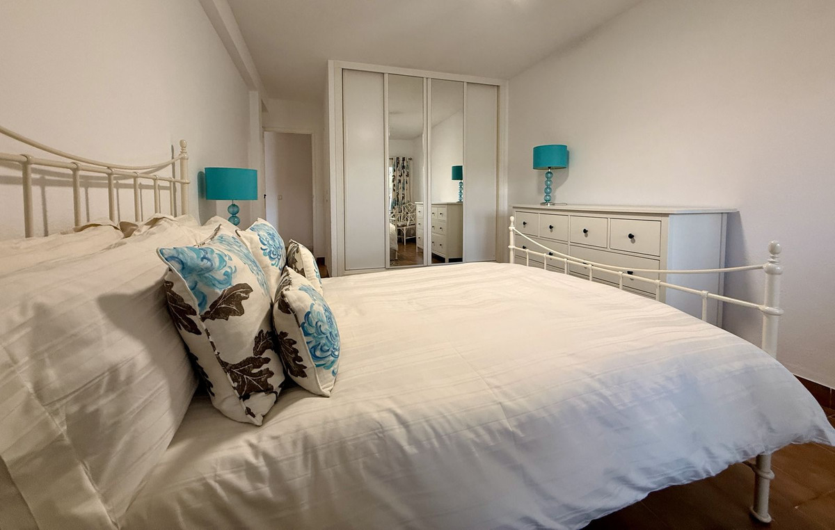 2 Bed Apartment for sale in The Golden Mile Costa Del Sol, Málaga, Spain