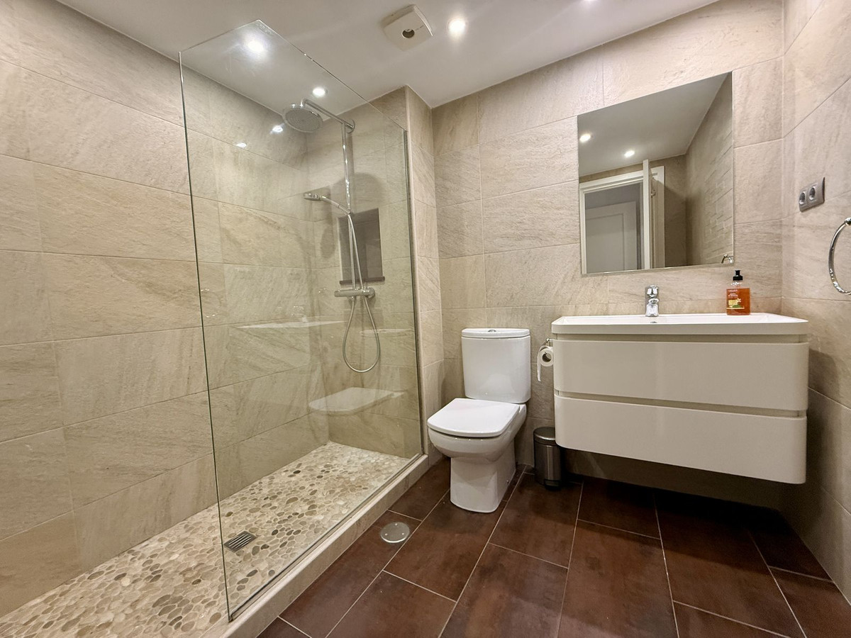 2 Bed Apartment for sale in The Golden Mile Costa Del Sol, Málaga, Spain