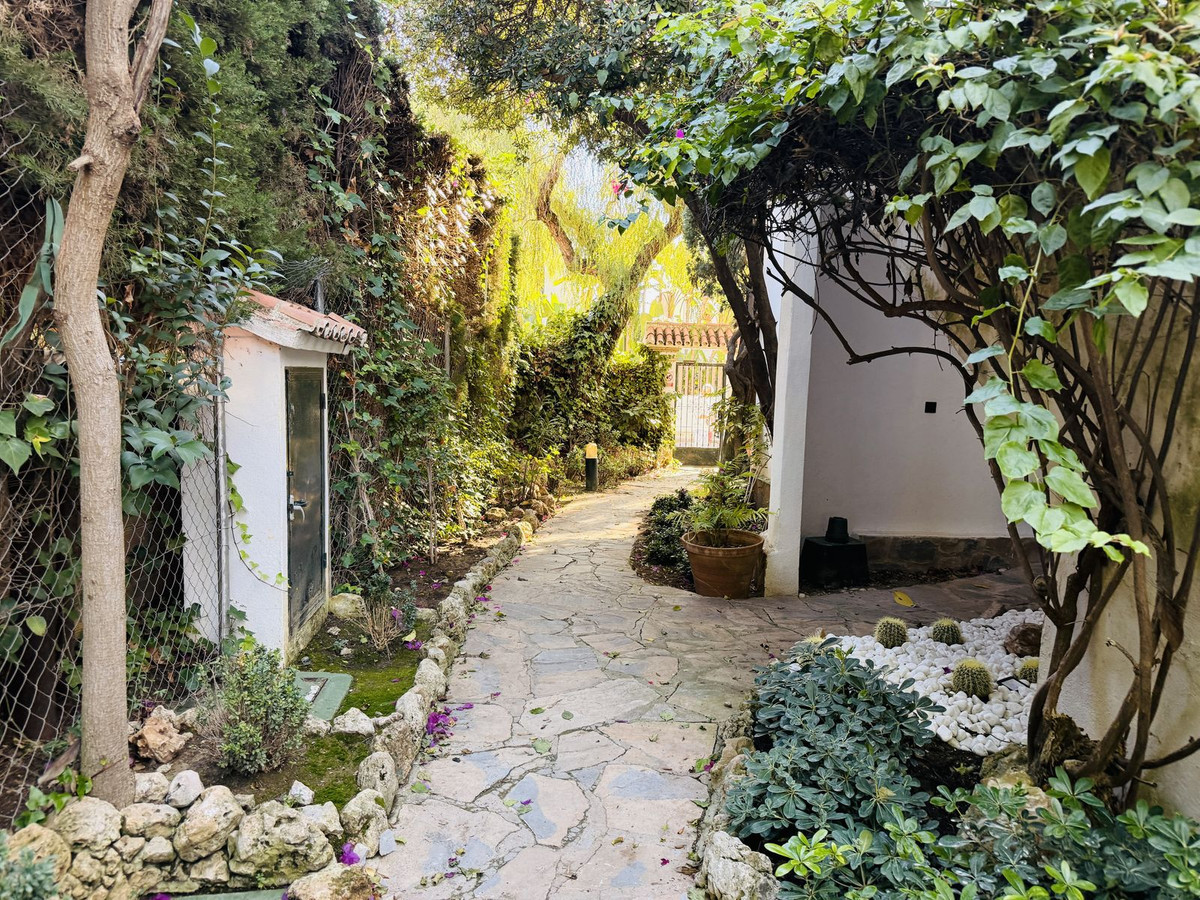 2 Bed Apartment for sale in The Golden Mile Costa Del Sol, Málaga, Spain