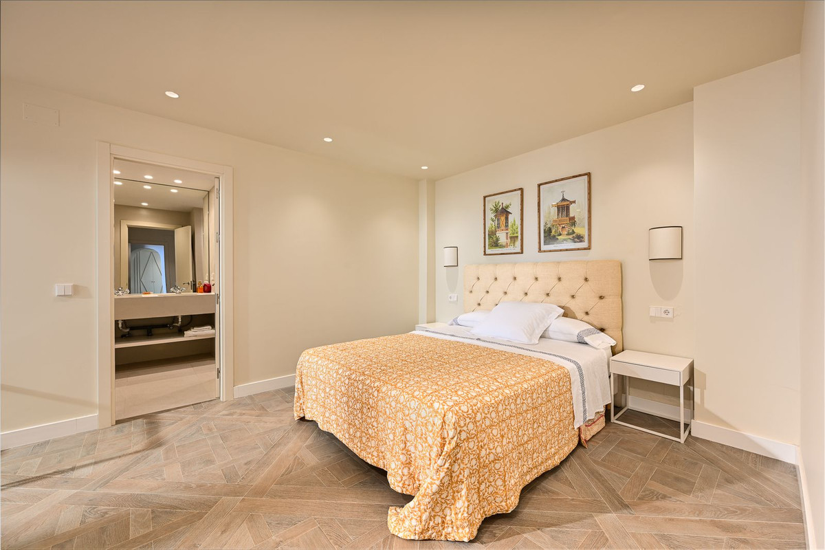 Se vende Apartamento Planta Baja de 4 dormitorios en Costa Del Sol, Málaga, España